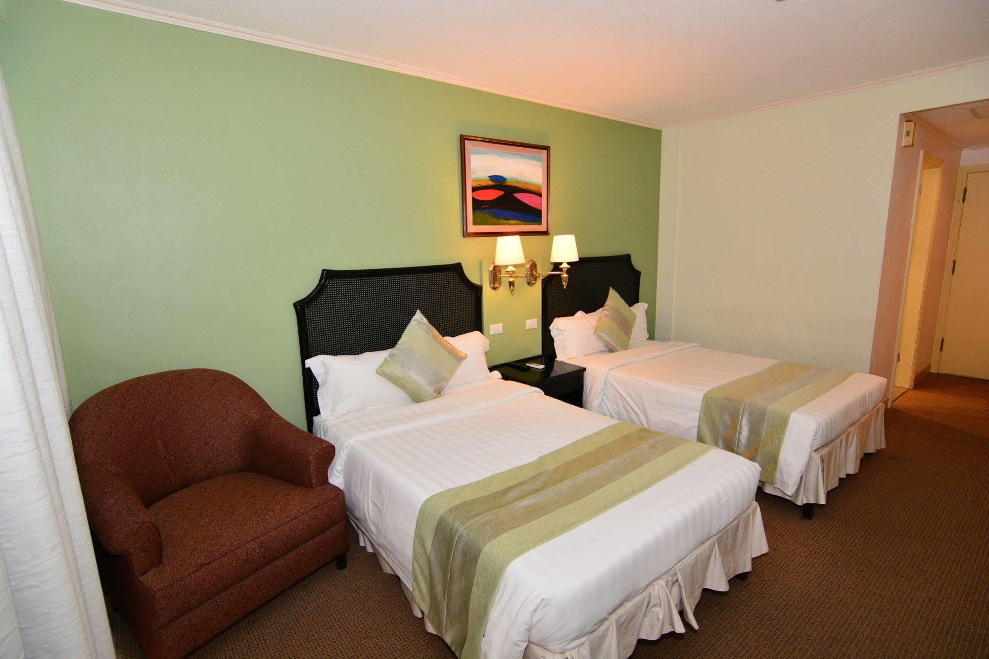 Century Hotel Garapan Eksteriør bilde